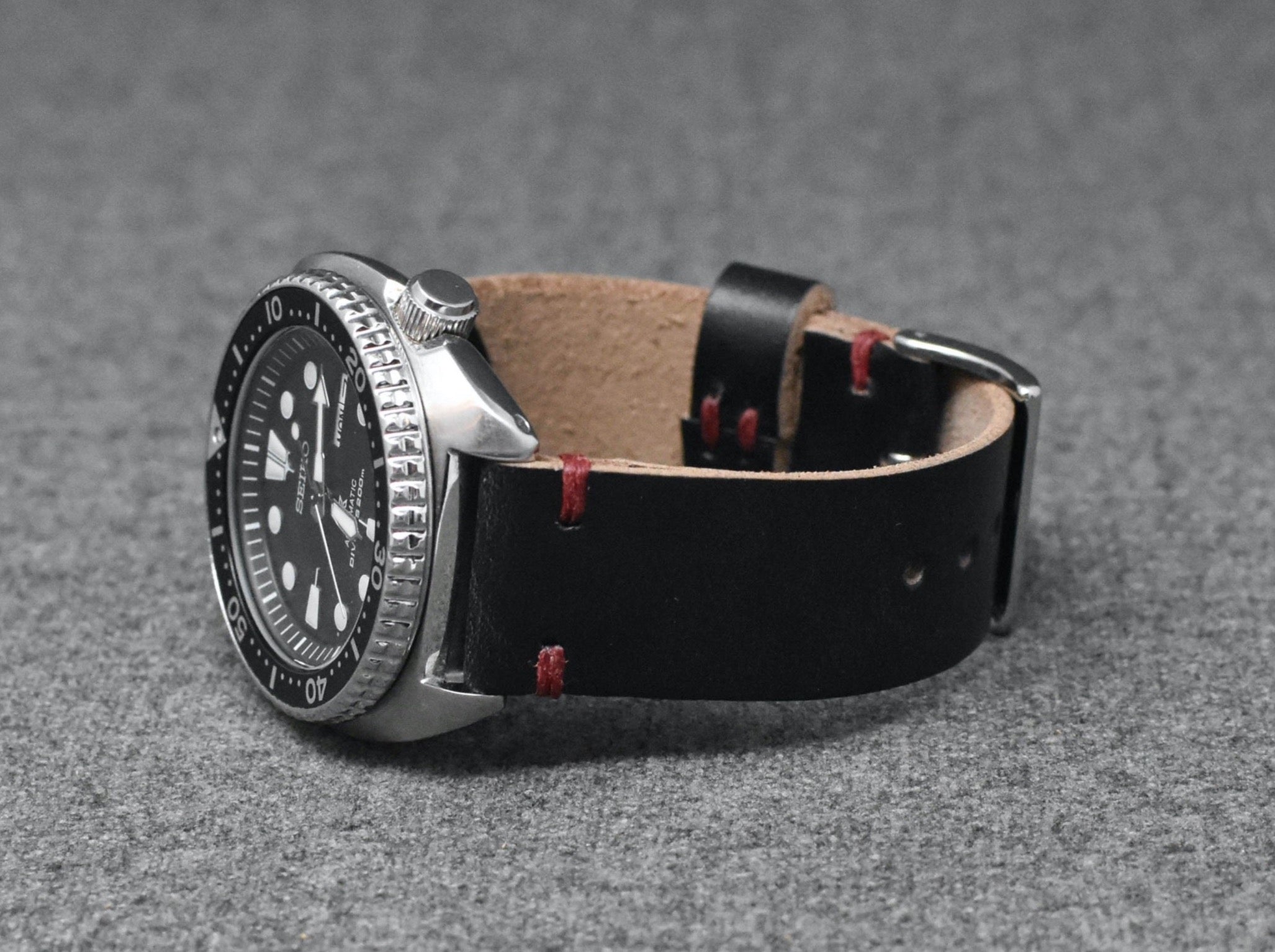 Horween Black Chromexcel | Scarlet Thread