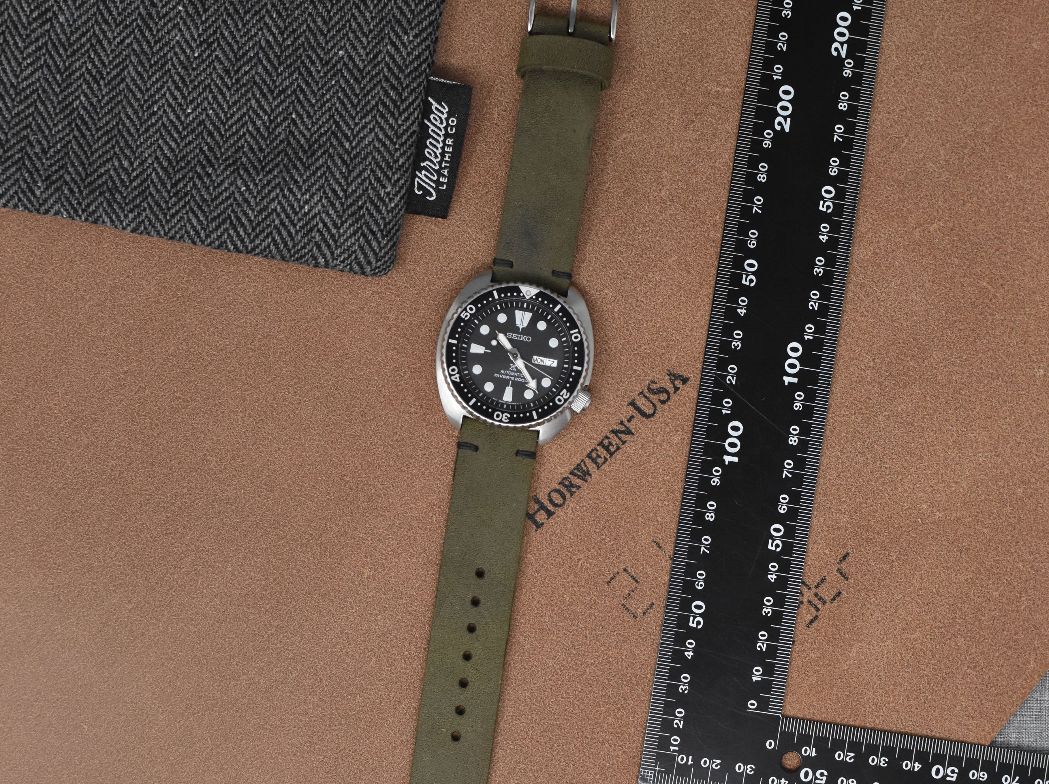 Horween Moss Dryden | Black Thread